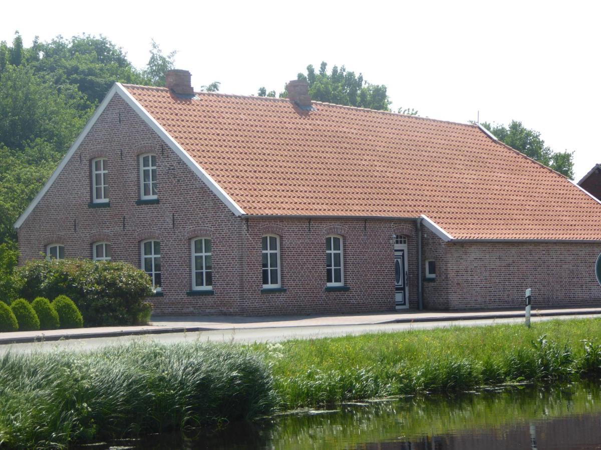 Ferienwohnung Gulf Im Gulfhof Am Kanal Grossefehn Dış mekan fotoğraf